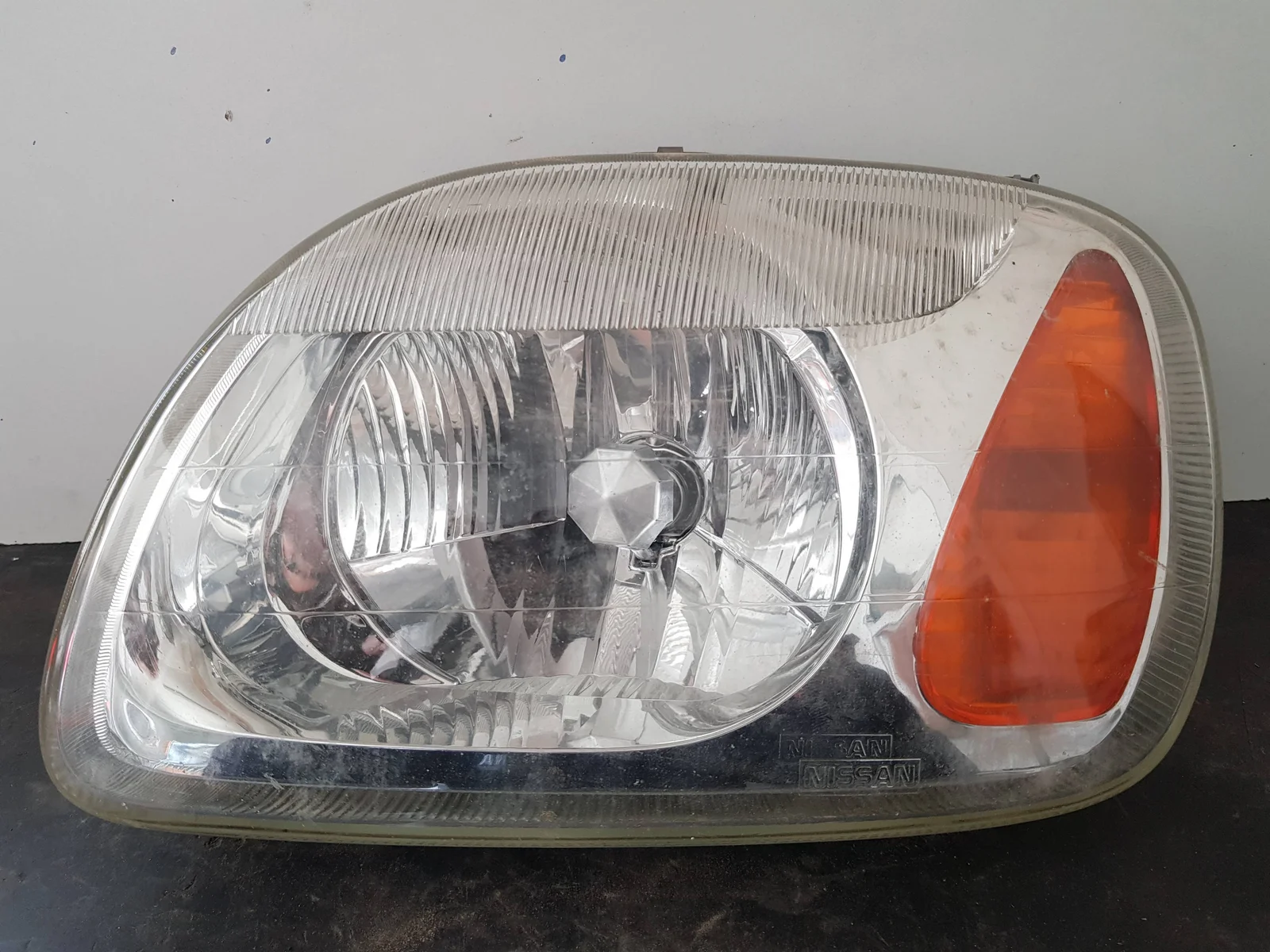 Foto de FARO IZQUIERDO NISSAN MICRA (K11)