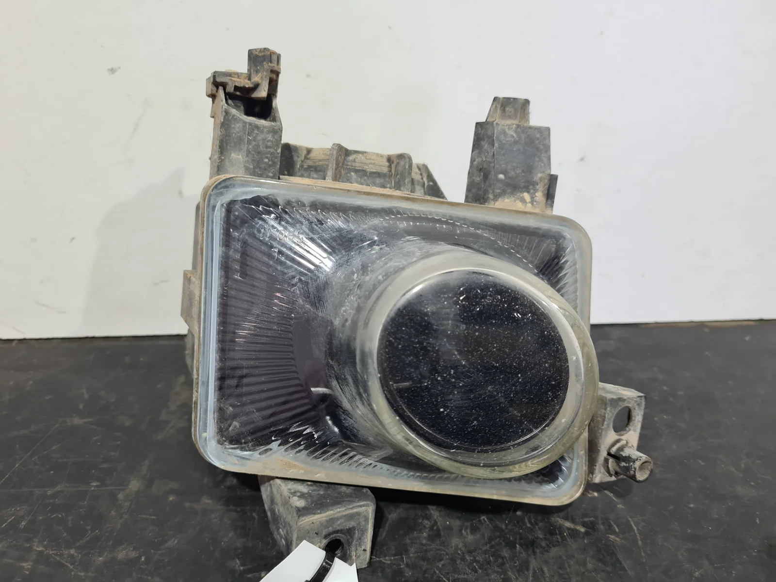 Foto de FARO ANTINIEBLA IZQUIERDO OPEL VECTRA C BERLINA referencia 13101744