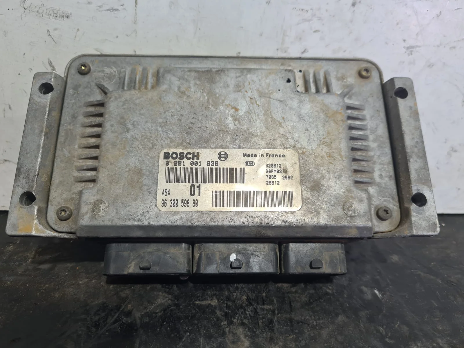 Foto de CENTRALITA MOTOR UCE CITROEN SAXO referencia 9630059880
