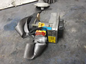 Foto de CINTURON SEGURIDAD DELANTERO DERECHO SIN MARCA SIN MODELO referencia 27213119 foto 2