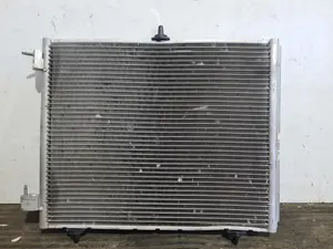 Foto de CONDENSADOR / RADIADOR AIRE ACONDICIONADO PEUGEOT 208 referencia 9674813580 foto 2