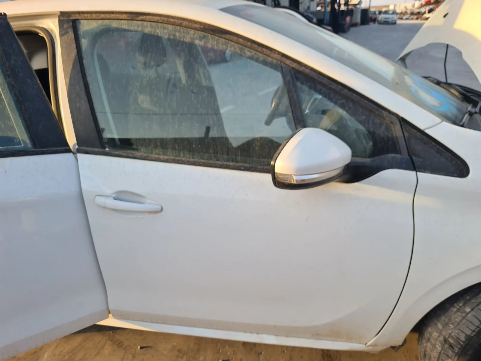 Foto de PUERTA DELANTERA DERECHA PEUGEOT 208