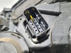 Foto de FARO DERECHO PEUGEOT 208 referencia 9810805880 foto 2