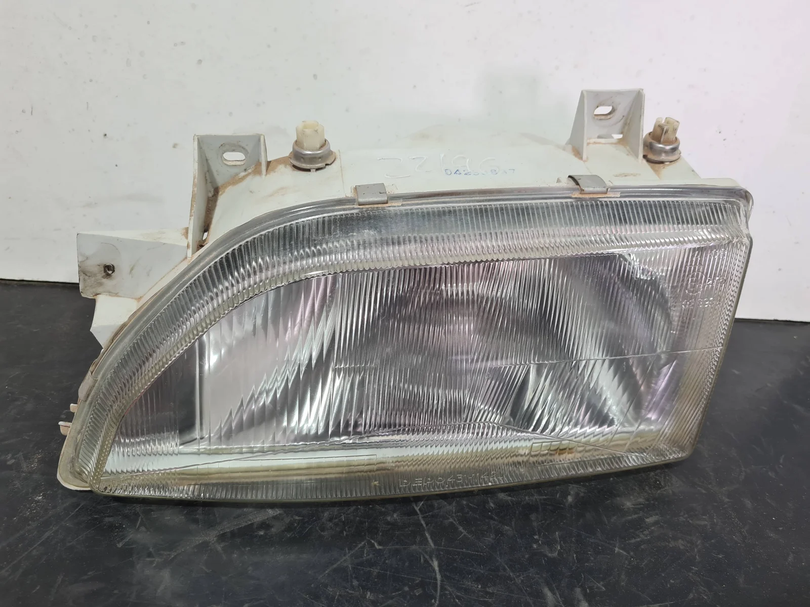Foto de FARO IZQUIERDO FORD ESCORT BERL./TURNIER referencia 084311142L