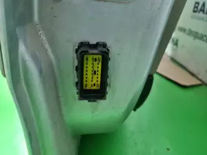 Foto de PUERTA TRASERA DERECHA FIAT LINEA (110) foto 2