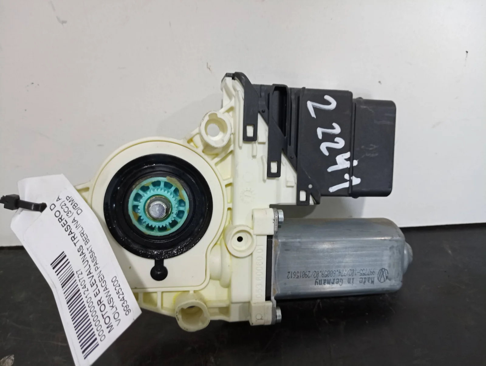Foto de MOTOR ELEVALUNAS TRASERO DERECHO VOLKSWAGEN PASSAT BERLINA (3C2) referencia 993425200