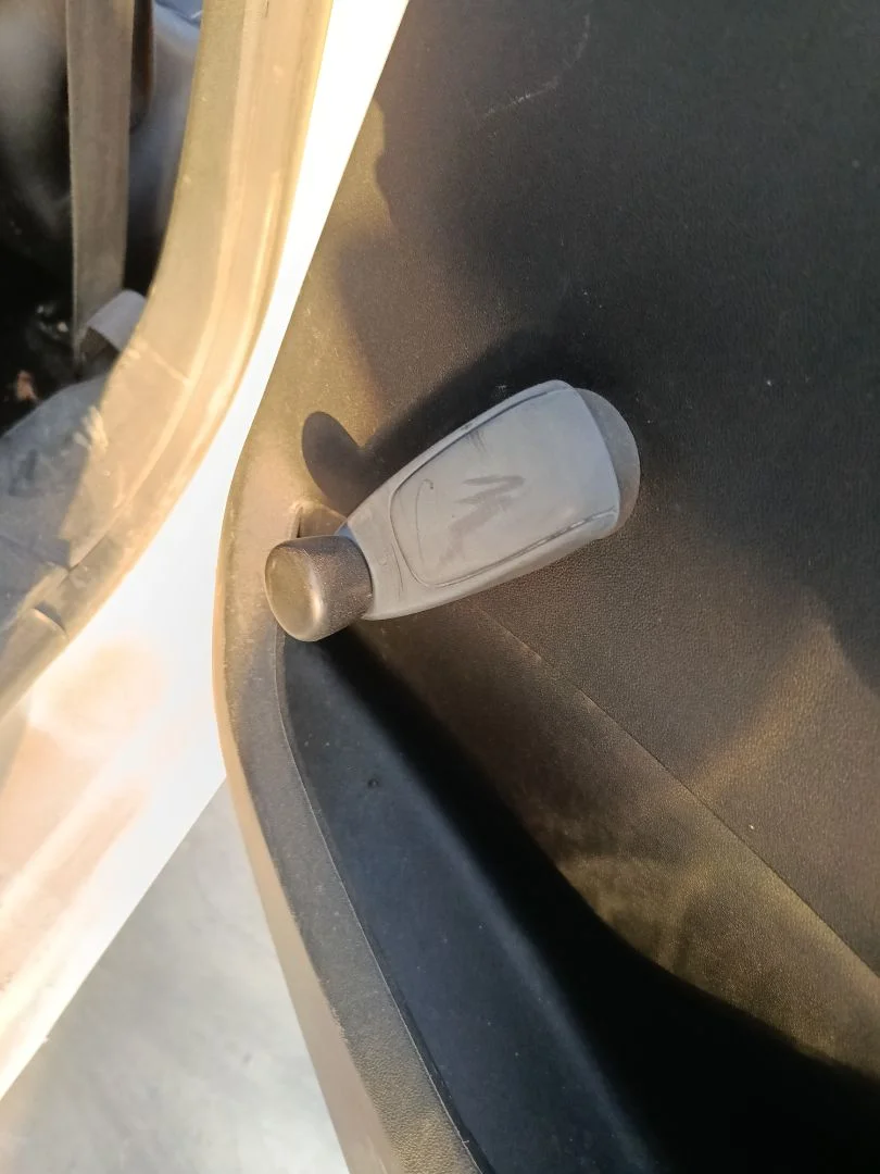 Foto de MANETA ELEVALUNAS TRASERA DERECHA PEUGEOT 208