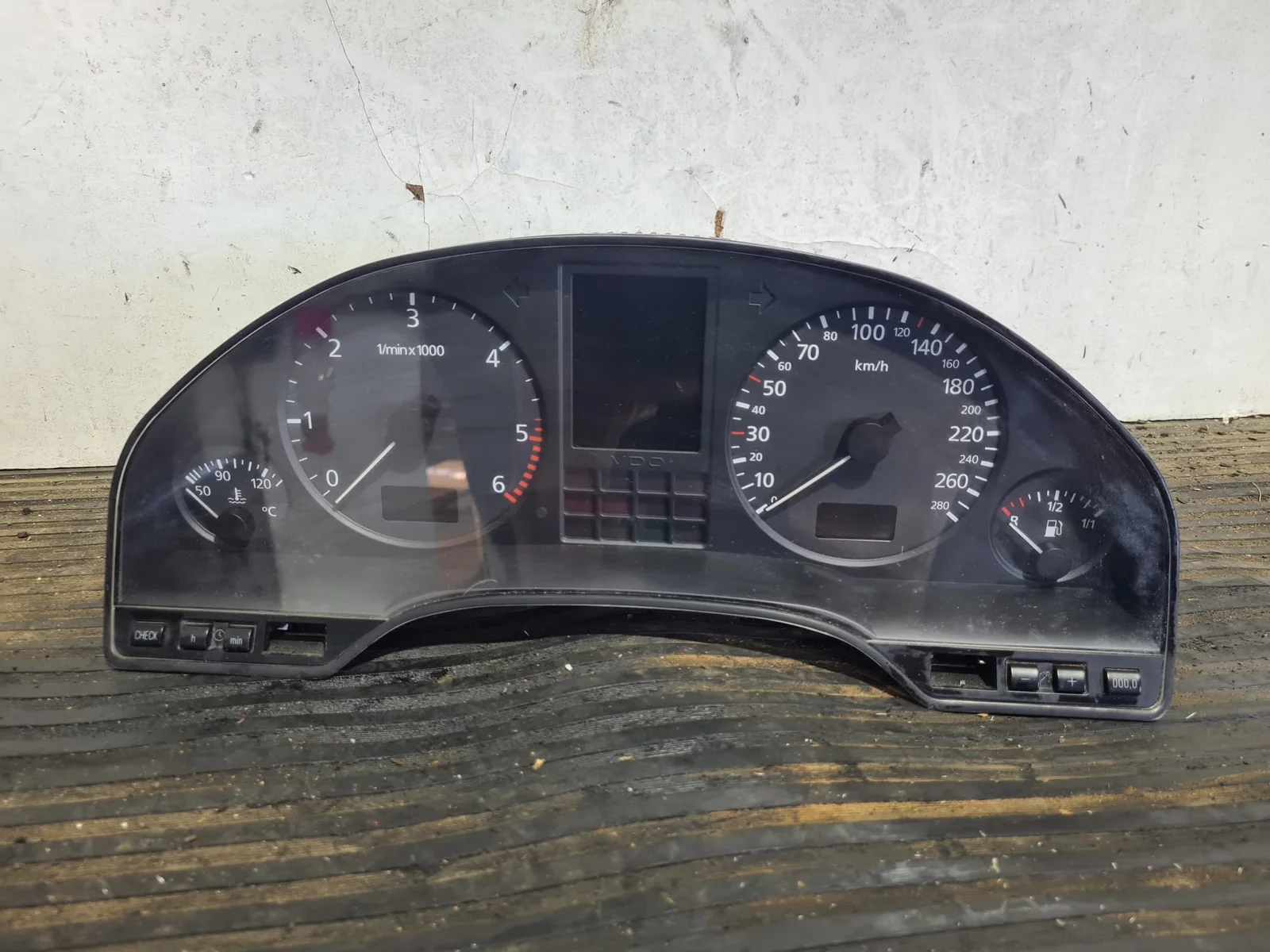 Foto de CUADRO INSTRUMENTOS AUDI A8 (D2) referencia 4D0919033AE