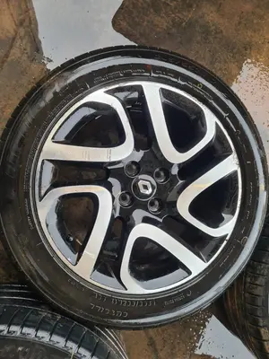 Foto de JUEGO LLANTAS RENAULT CAPTUR I