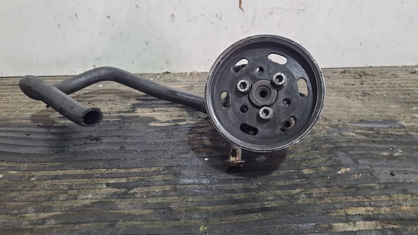 Foto de BOMBA SERVODIRECCION VOLKSWAGEN GOLF IV BERLINA (1J1)(10.1997) referencia 038145255B
