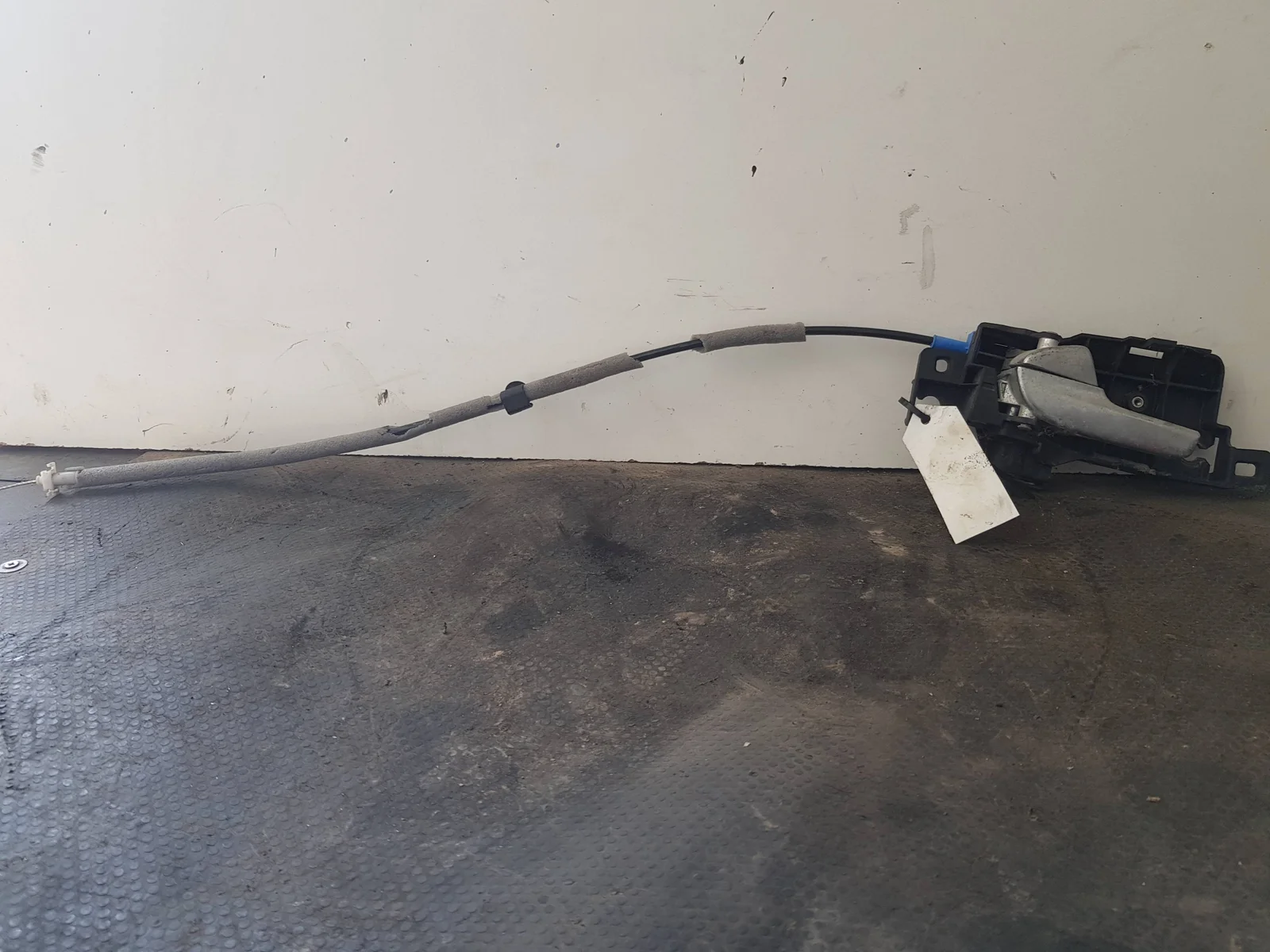 Foto de MANETA INTERIOR DELANTERA IZQUIERDA SIN MARCA SIN MODELO referencia 6M21U22601