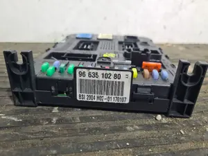 Foto de CAJA RELES / FUSIBLES CITROEN C5 BERLINA referencia 9663510280 foto 4