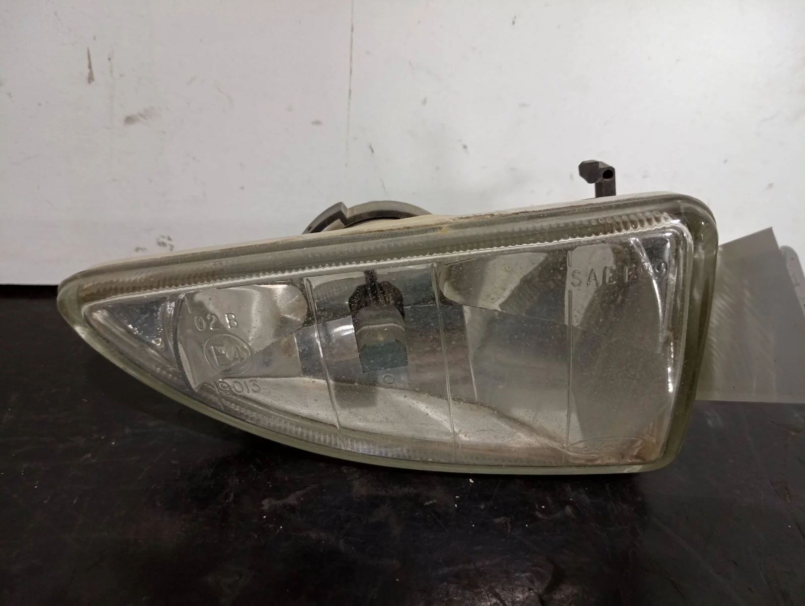 Foto de FARO ANTINIEBLA DERECHO FORD FOCUS BERLINA (CAK) referencia XS4115K201A