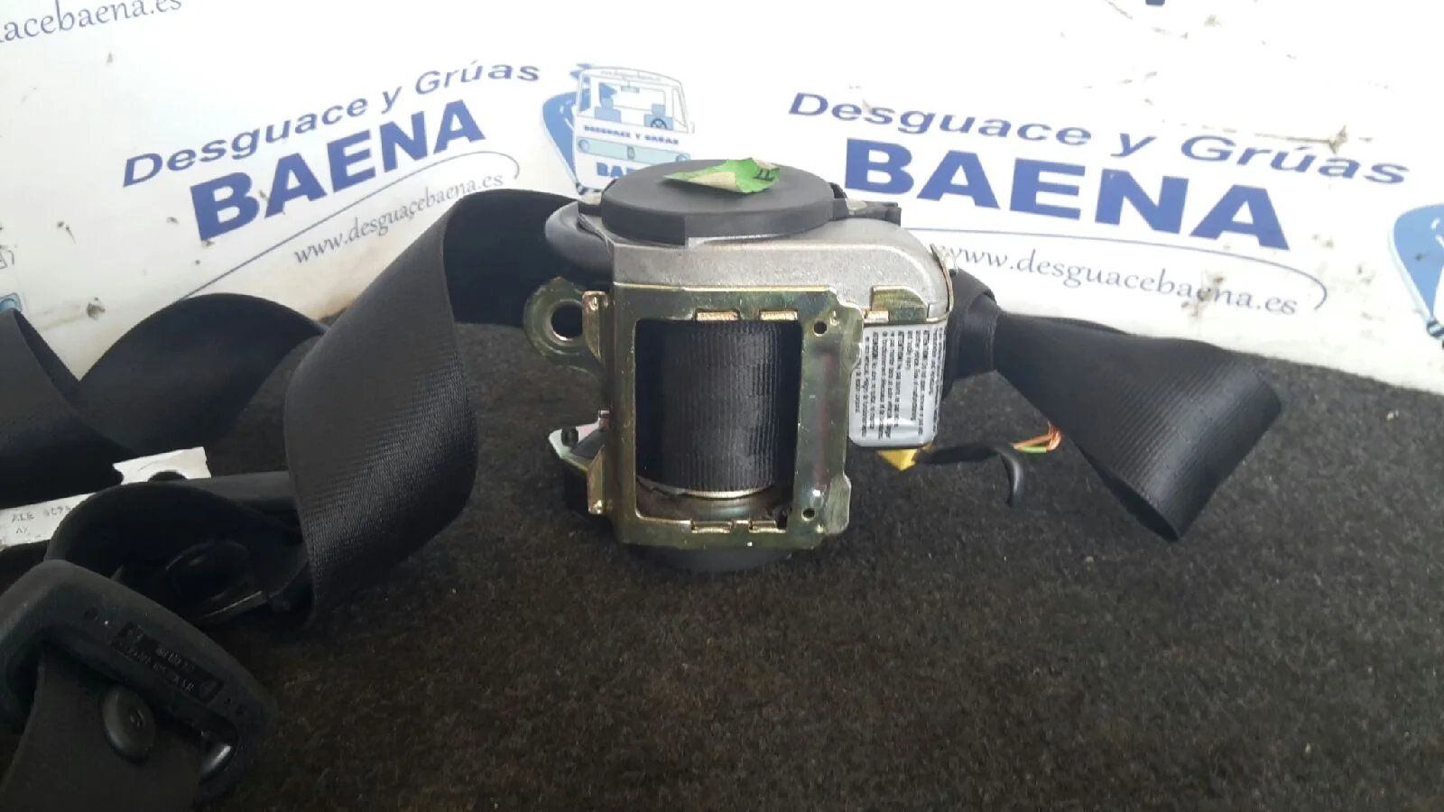 Foto de CINTURON SEGURIDAD DELANTERO DERECHO SIN MARCA SIN MODELO referencia 8L4857706A