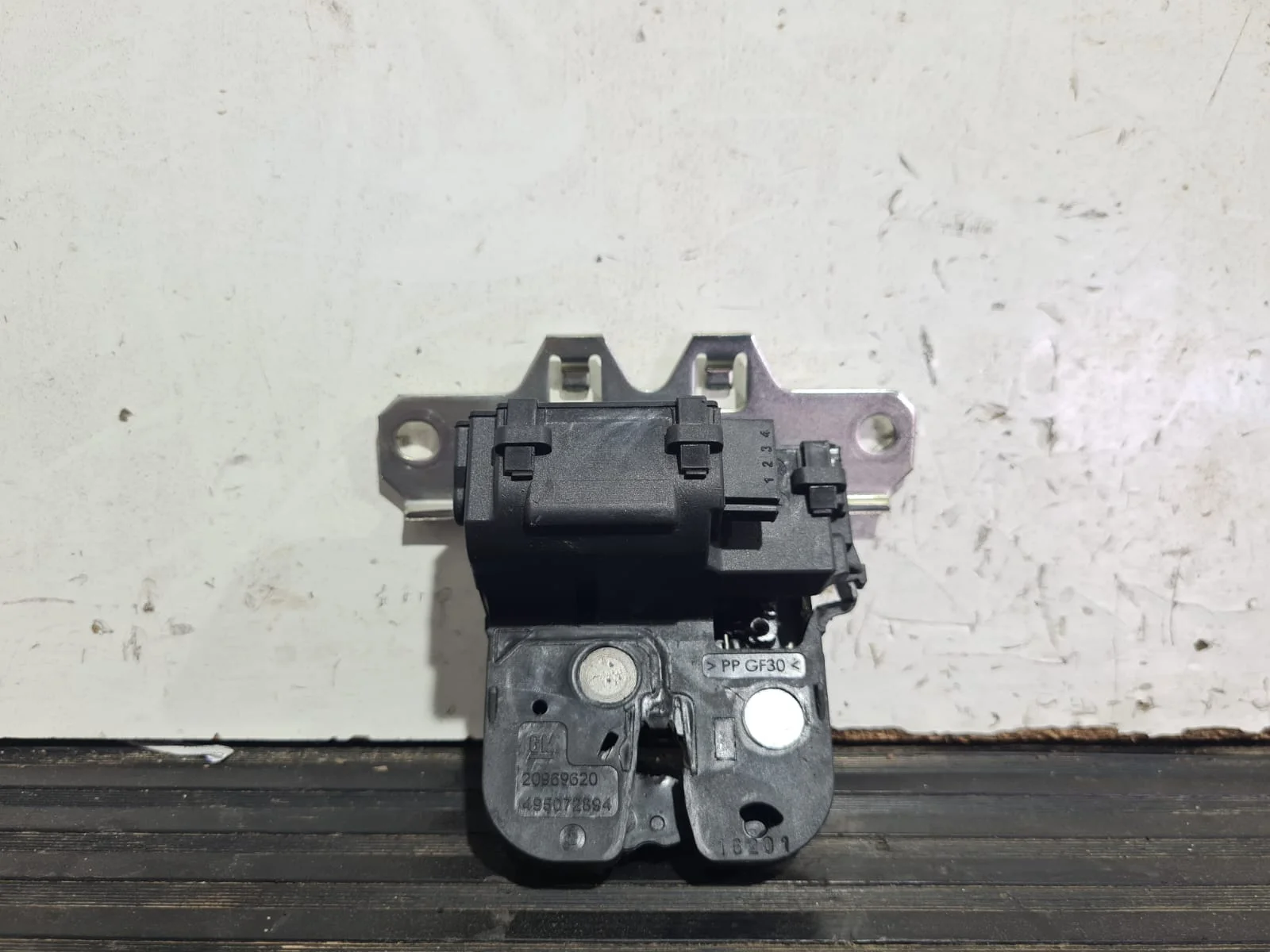 Foto de CERRADURA MALETERO / PORTON OPEL INSIGNIA BERLINA referencia 20969620
