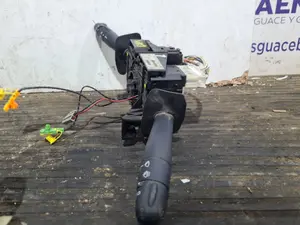Foto de MANDO MULTIFUNCION RENAULT CLIO II FASE II (B/CB0) referencia 8200204068 foto 3