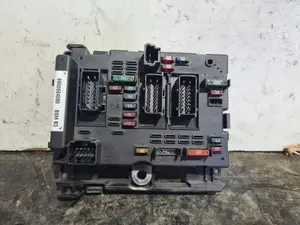 Foto de CAJA RELES / FUSIBLES PEUGEOT 206 referencia 9650664080
