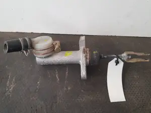 Foto de BOMBA EMBRAGUE NISSAN TRADE 100