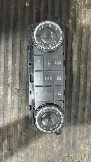 Foto de MANDO CALEFACCION / AIRE ACONDICIONADO MERCEDES-BENZ CLASE ML (BM 164) referencia A2518207989