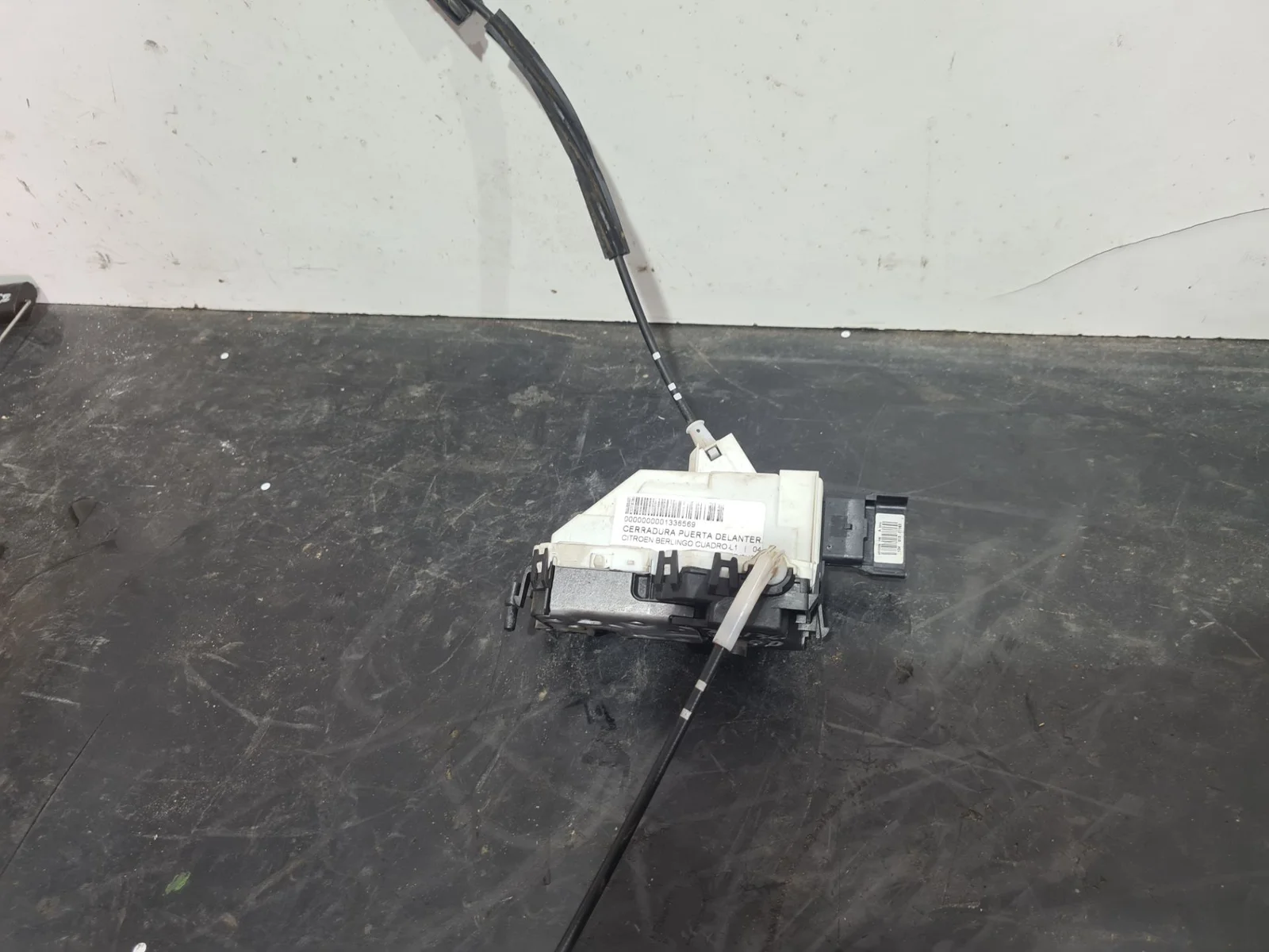 Foto de CERRADURA PUERTA DELANTERA DERECHA CITROEN BERLINGO FURGÓN referencia 828405