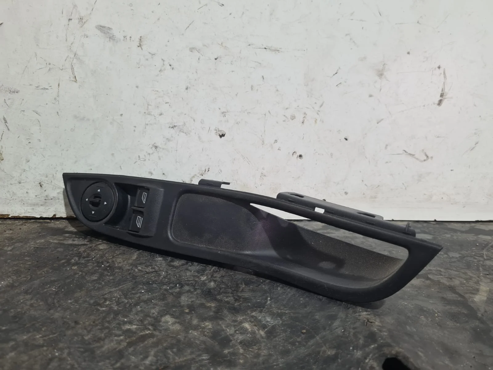 Foto de MANDO ELEVALUNAS DELANTERO IZQUIERDO FORD FOCUS BERLINA (CB8) referencia 5T14A132
