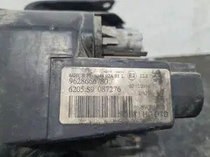Foto de FARO DERECHO PEUGEOT 206 referencia 9628666780 foto 4