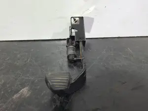 Foto de PEDAL EMBRAGUE SIN MARCA SIN MODELO referencia 9640379080