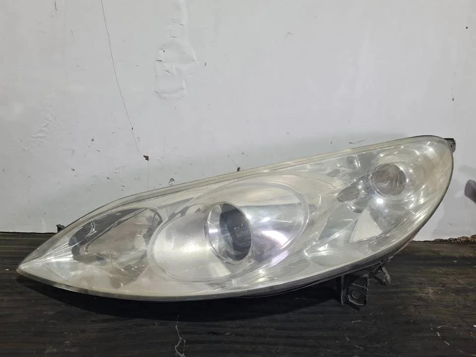Foto de FARO IZQUIERDO PEUGEOT 407 referencia 0301213201
