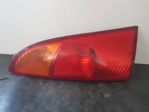 Foto de PILOTO TRASERO IZQUIERDO FORD FOCUS BERLINA (CAK)