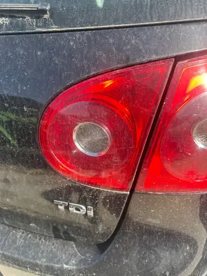 Foto de PILOTO TRASERO DERECHO INTERIOR VOLKSWAGEN GOLF V (1K1)(10.2003)
