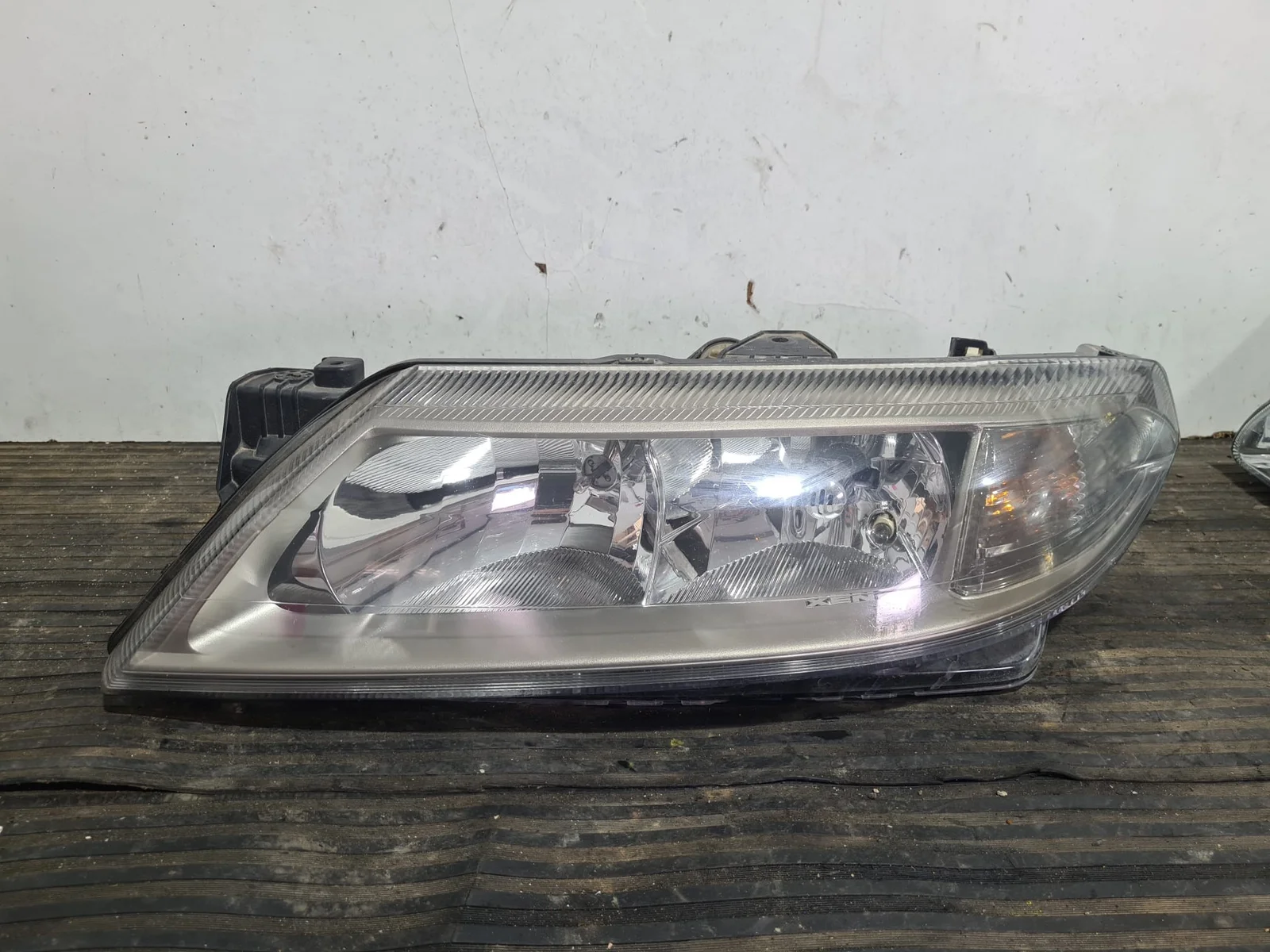 Foto de FARO IZQUIERDO RENAULT LAGUNA II (BG0) referencia 8200163323