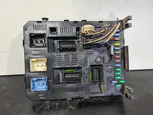 Foto de CAJA RELES / FUSIBLES PEUGEOT 307 BERLINA (S2) referencia 216761594