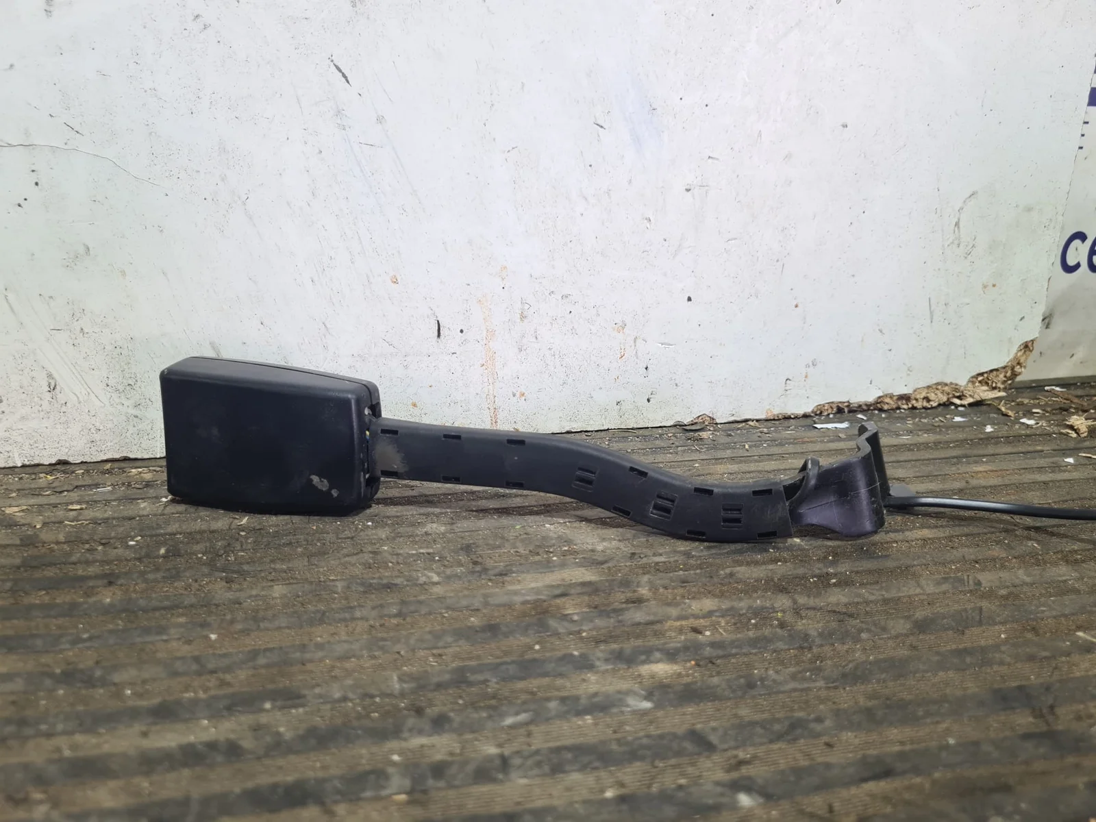 Foto de ENGANCHE CINTURON DELANTERO IZQUIERDO VOLKSWAGEN GOLF V (1K1)(10.2003) referencia 1K4857755K