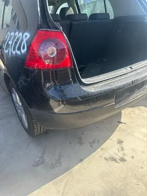 Foto de PARAGOLPES TRASERO VOLKSWAGEN GOLF V (1K1)(10.2003)