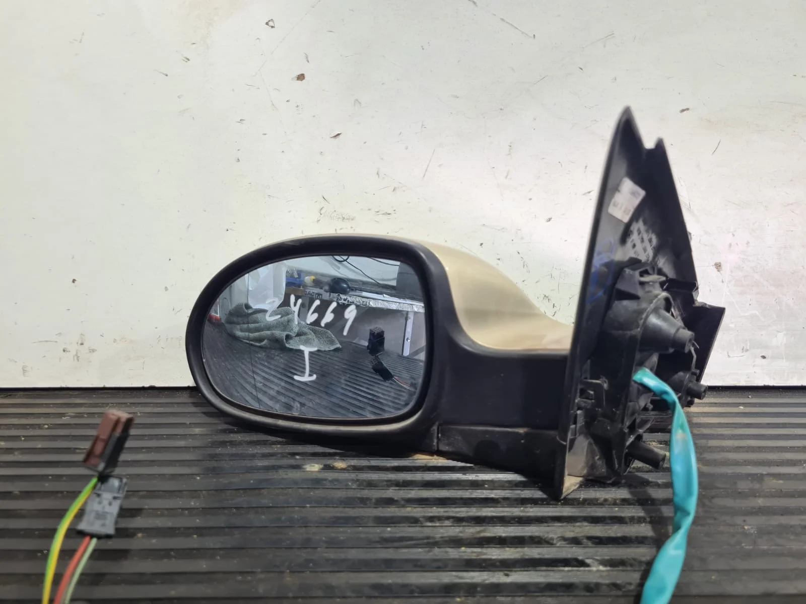 Foto de RETROVISOR IZQUIERDO CITROEN C5 BERLINA referencia 532990XT