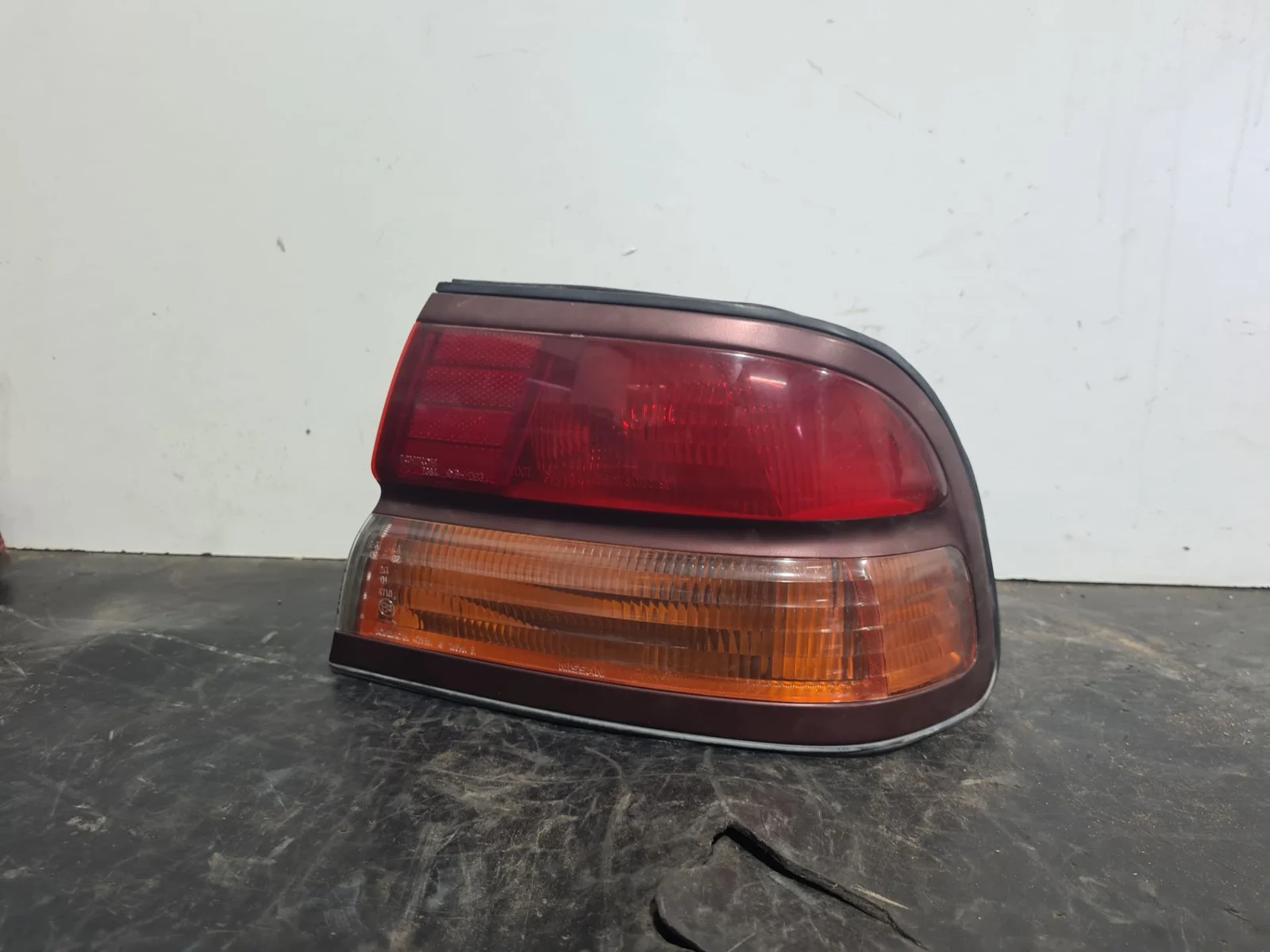 Foto de PILOTO TRASERO DERECHO NISSAN MAXIMA QX (A32)