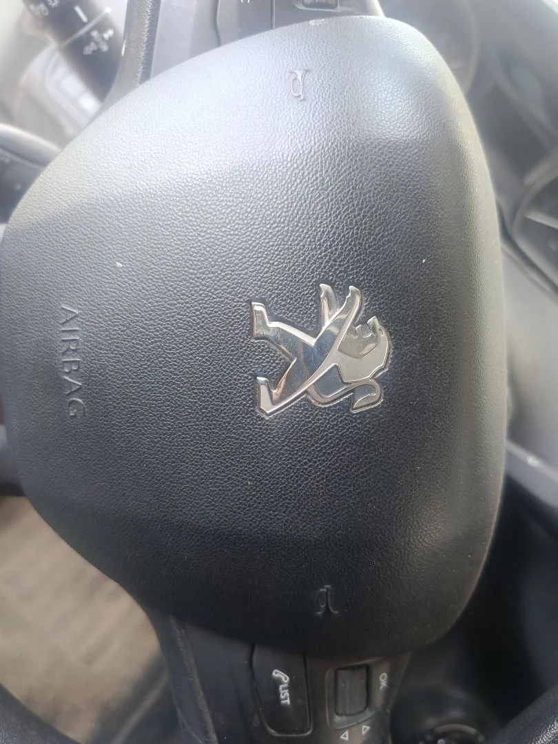 Foto de AIRBAG DELANTERO IZQUIERDO PEUGEOT 208