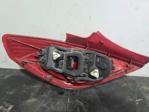 Foto de PILOTO TRASERO DERECHO OPEL CORSA D referencia 13186351 foto 3
