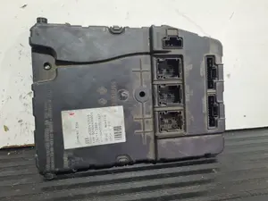 Foto de CAJA RELES / FUSIBLES RENAULT SCENIC II (JM) referencia 8200412548