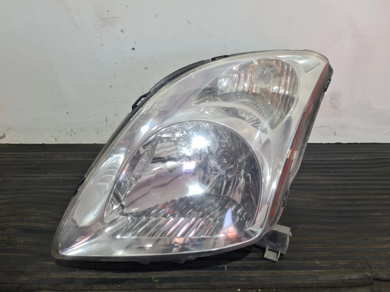 Foto de FARO IZQUIERDO SUZUKI SWIFT BERLINA (RS/MZ) referencia P4981L