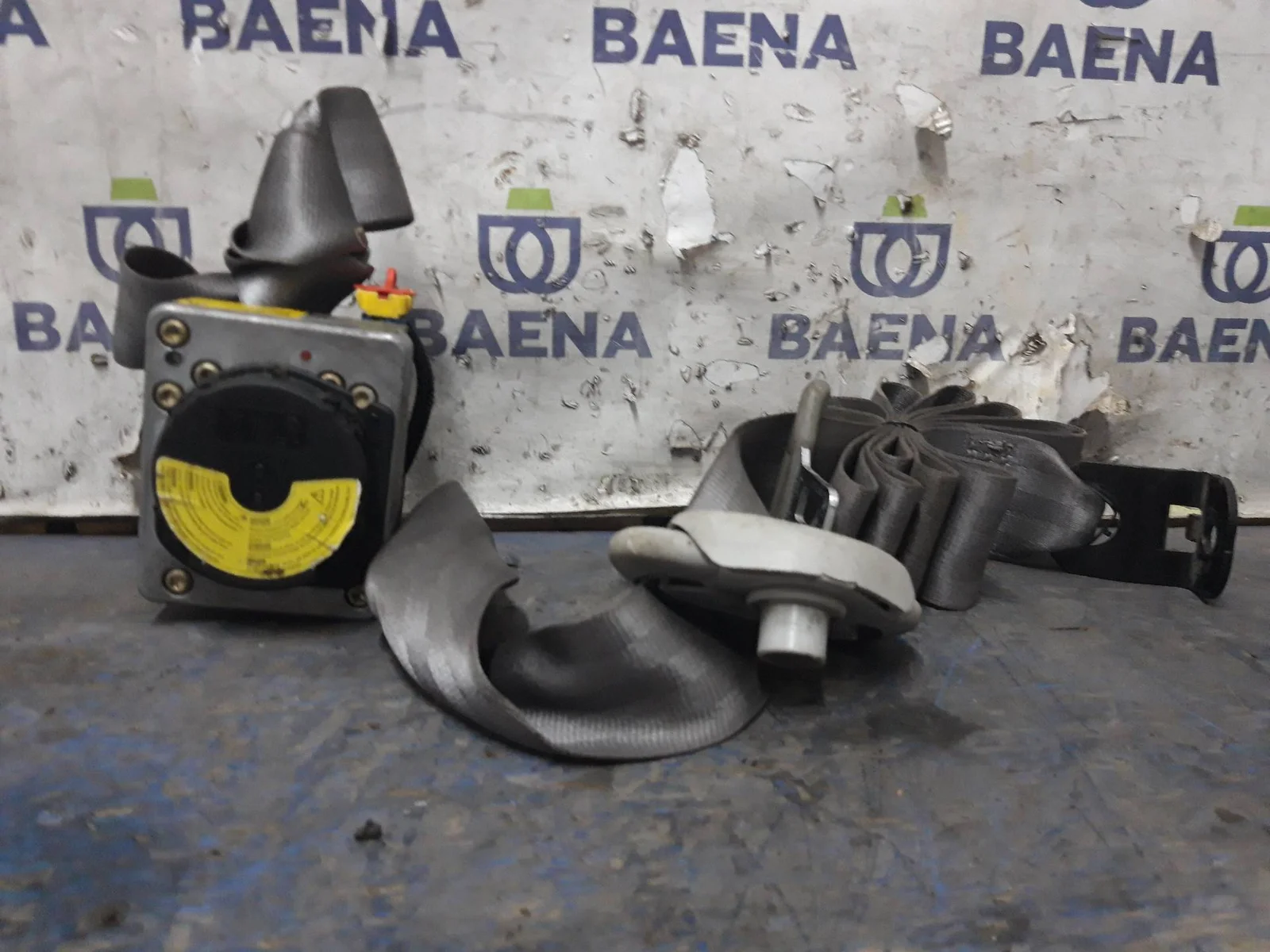 Foto de CINTURON SEGURIDAD DELANTERO DERECHO SIN MARCA SIN MODELO referencia 27213119
