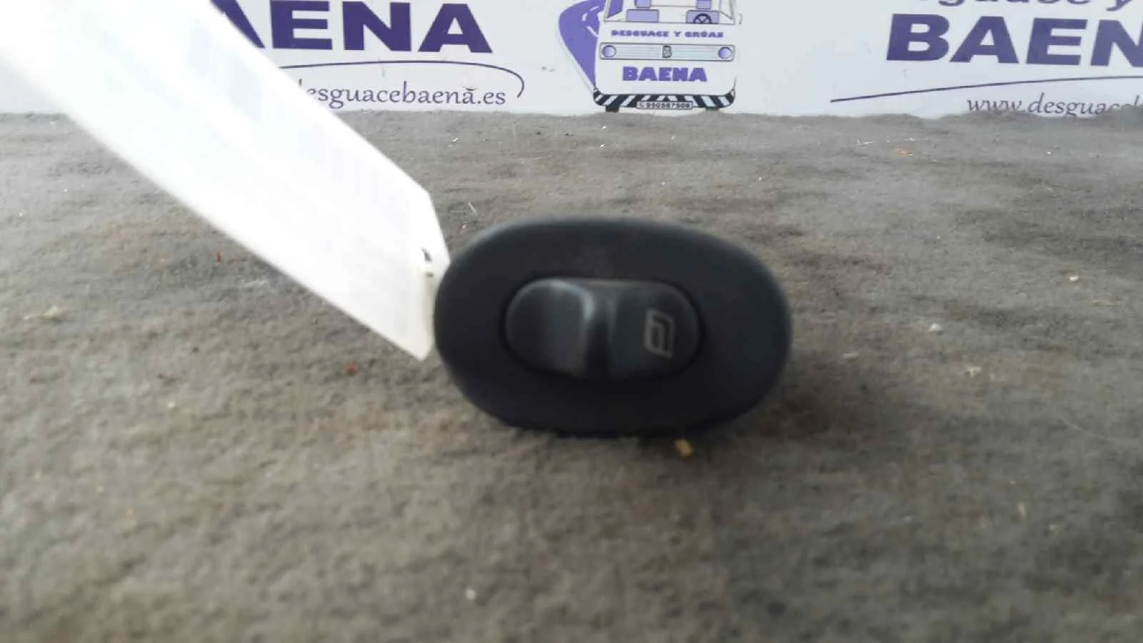 Foto de MANDO ELEVALUNAS TRASERO DERECHO SIN MARCA SIN MODELO referencia 4519989