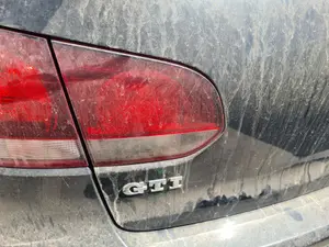Foto de PILOTO TRASERO IZQUIERDO INTERIOR VOLKSWAGEN GOLF VI (5K1)(10.2008)