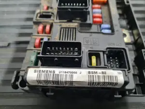 Foto de CAJA RELES / FUSIBLES SIN MARCA SIN MODELO referencia U118470002J foto 3
