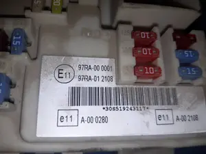 Foto de CAJA RELES / FUSIBLES SIN MARCA SIN MODELO referencia 97RA000001 foto 2