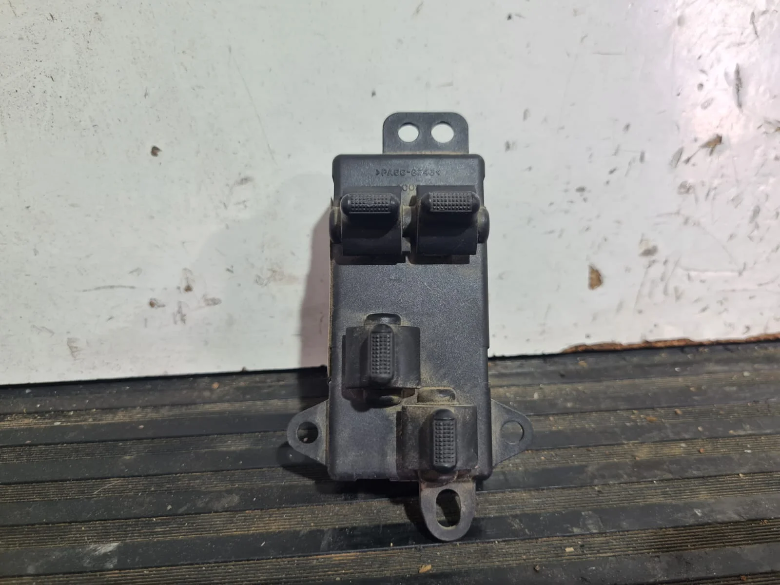 Foto de MANDO ELEVALUNAS DELANTERO IZQUIERDO CHRYSLER VOYAGER (RG) referencia 746797095