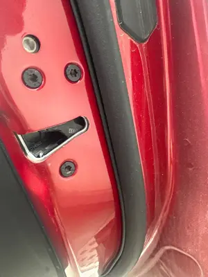 Foto de CERRADURA PUERTA DELANTERA DERECHA FORD FOCUS BERLINA (CGE)