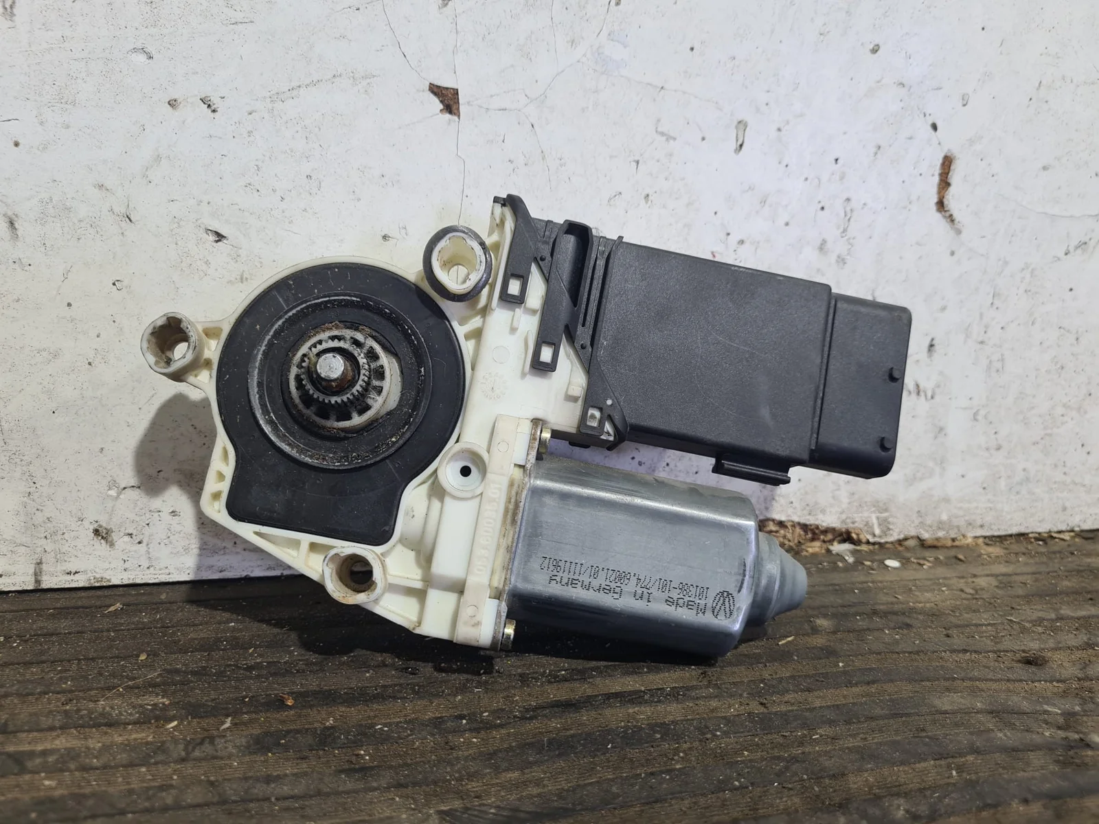 Foto de MOTOR ELEVALUNAS DELANTERO DERECHO SEAT LEON (1M1) referencia 101386101