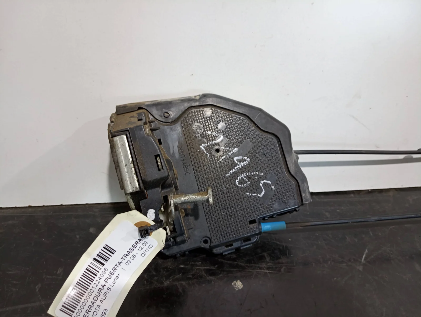 Foto de CERRADURA PUERTA TRASERA DERECHA TOYOTA AURIS (E15) referencia A046693