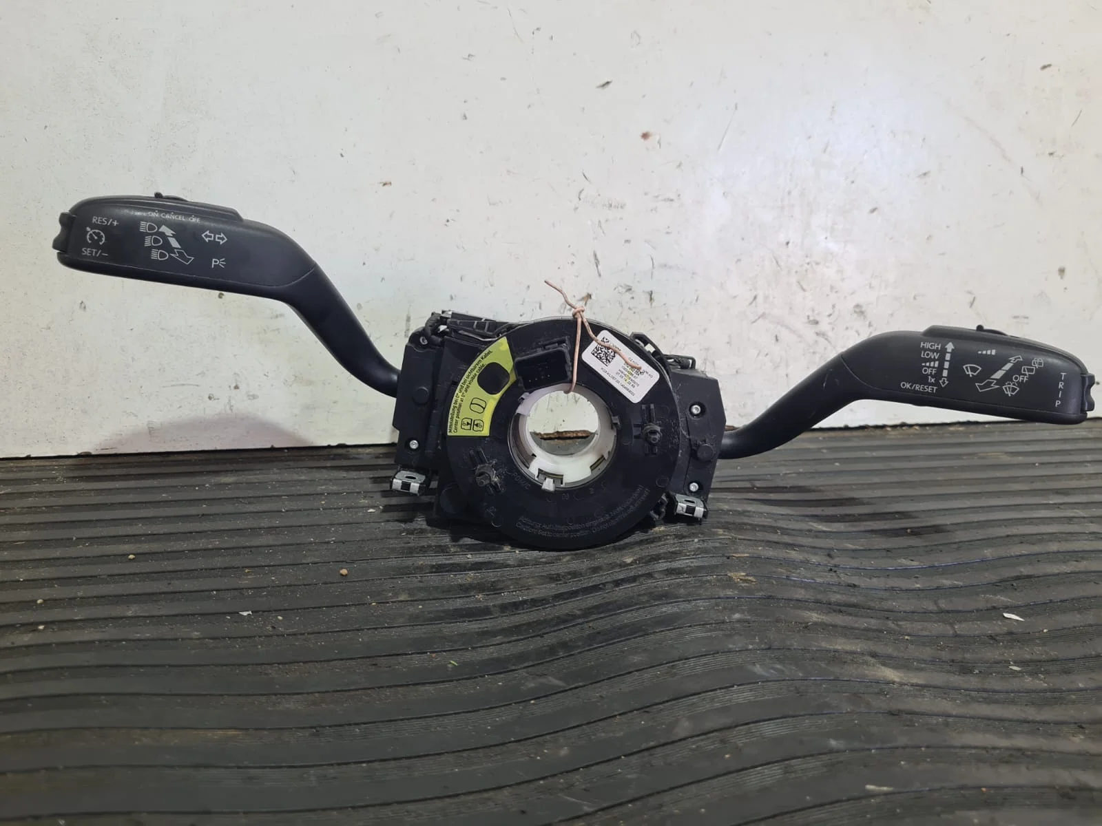 Foto de MANDO MULTIFUNCION VOLKSWAGEN POLO V (6R1) referencia 6R0959654
